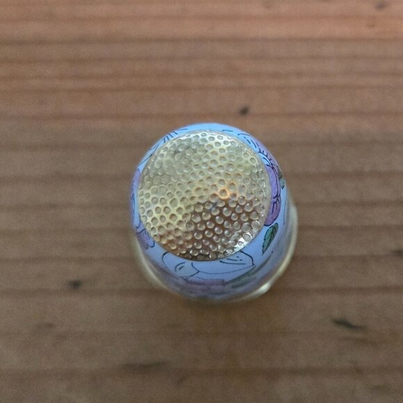 Halcyon Days "Opera Flowers" Thimble - Picture 3 of 5